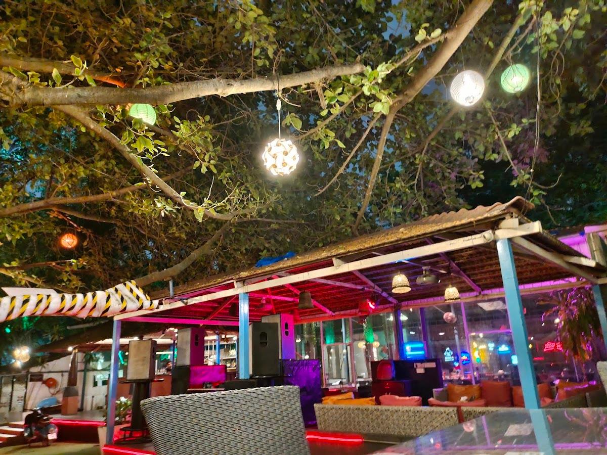 PEBBLE The Jungle Lounge photo 4